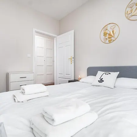 Aleja Sikorskiego 18 By Homeprime * Warsaw